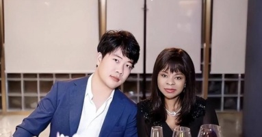 Chuyện tình của chàng trai Trung Quốc và con gái tù trưởng châu Phi Chuyện tình của chàng trai Trung Quốc và con gái tù trưởng châu Phi