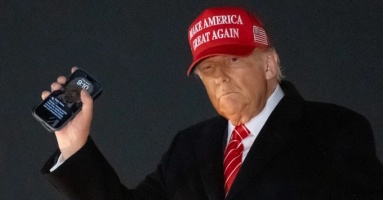 Hình nền điện thoại của ông Trump gây chú ý Hình nền điện thoại của ông Trump gây chú ý