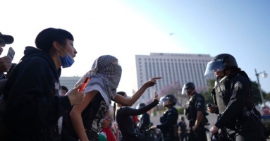 Người Los Angeles bất bình, phẫn nộ với sức ép từ ông Trump Người Los Angeles bất bình, phẫn nộ với sức ép từ ông Trump