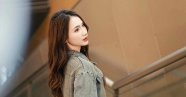 Cô gái 'gây sốt' khi sáng làm người mẫu, tối làm đồng nát Cô gái 'gây sốt' khi sáng làm người mẫu, tối làm đồng nát