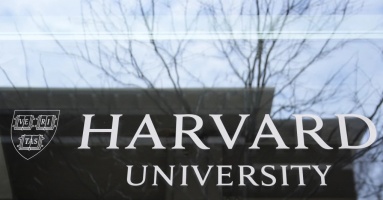 Chính phủ Mỹ dọa cắt toàn bộ kinh phí cho Harvard Chính phủ Mỹ dọa cắt toàn bộ kinh phí cho Harvard