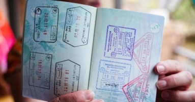 Du khách lưu luyến dấu mộc hộ chiếu giữa thời du lịch số hóa Du khách lưu luyến dấu mộc hộ chiếu giữa thời du lịch số hóa