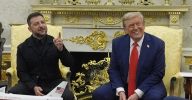 Ông Zelensky nói đùa về mặc âu phục tại Nhà Trắng Ông Zelensky nói đùa về mặc âu phục tại Nhà Trắng