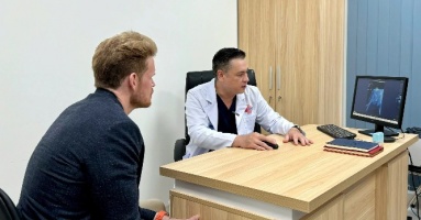 Chạy chữa 15 năm, bệnh nhân nước ngoài lần đầu khỏi bệnh tại Bệnh viện Bình Dân Chạy chữa 15 năm, bệnh nhân nước ngoài lần đầu khỏi bệnh tại Bệnh viện Bình Dân
