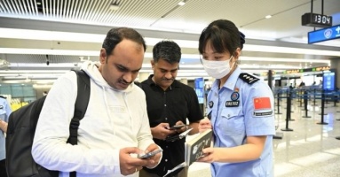 Trung Quốc tìm cách hút nhân tài khi Mỹ siết visa H1B Trung Quốc tìm cách hút nhân tài khi Mỹ siết visa H1B