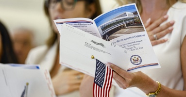 Chính quyền Trump gia tăng tước quốc tịch một số công dân Mỹ Chính quyền Trump gia tăng tước quốc tịch một số công dân Mỹ