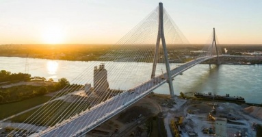 Tỷ phú muốn ngăn cầu biên giới Mỹ - Canada bằng mọi giá Tỷ phú muốn ngăn cầu biên giới Mỹ - Canada bằng mọi giá