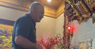 Ông thông gia người Mỹ mê cuộc sống ở Việt Nam Ông thông gia người Mỹ mê cuộc sống ở Việt Nam
