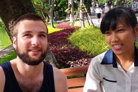 Khách Tây nhờ 1 cô gái dịch lại câu “Hết tiền“ ra Tiếng Việt, ai ngờ nhầm thành câu nói hãi hùng thế này